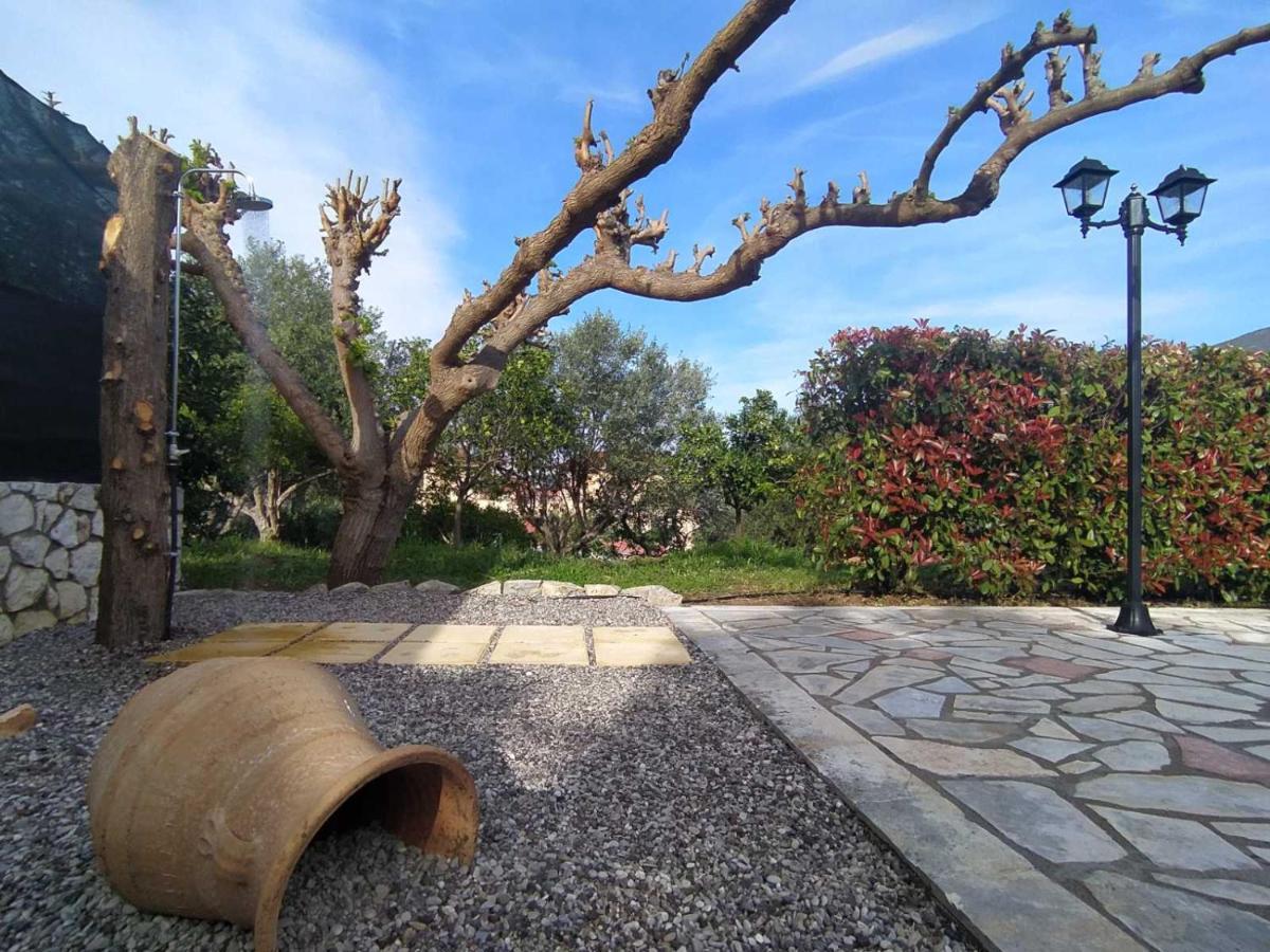 קרבומילוס Iliachtides Villas מראה חיצוני תמונה