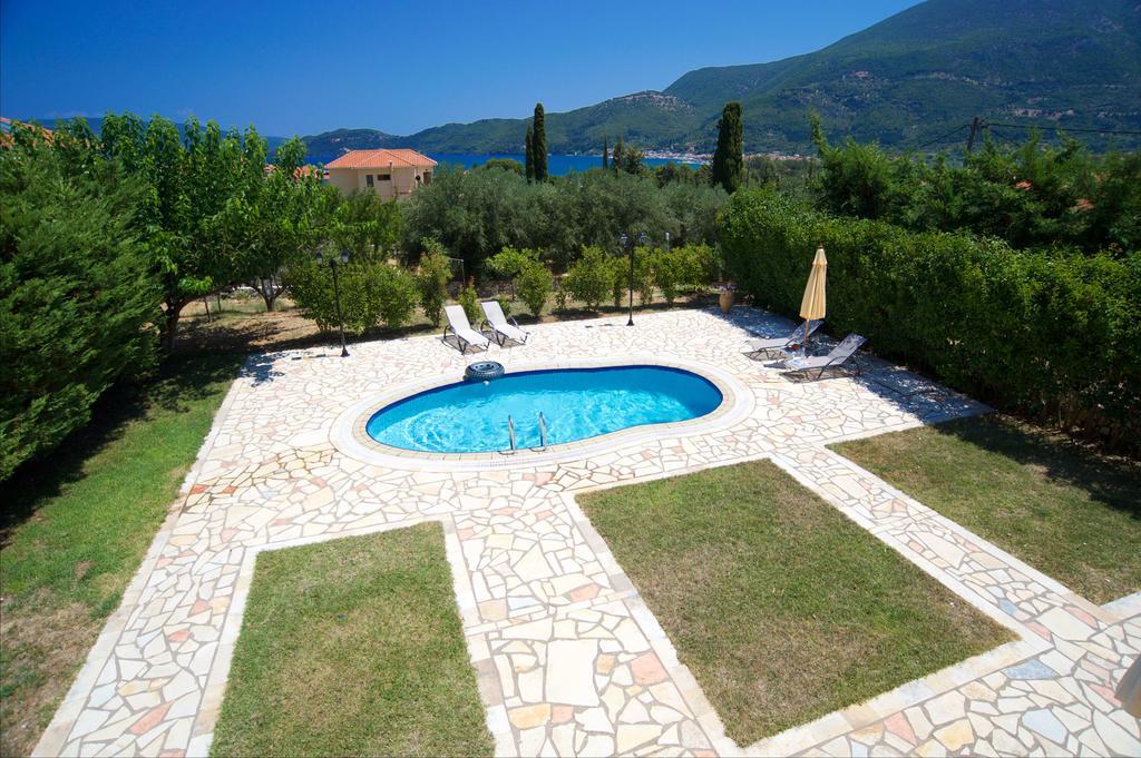 קרבומילוס Iliachtides Villas מראה חיצוני תמונה