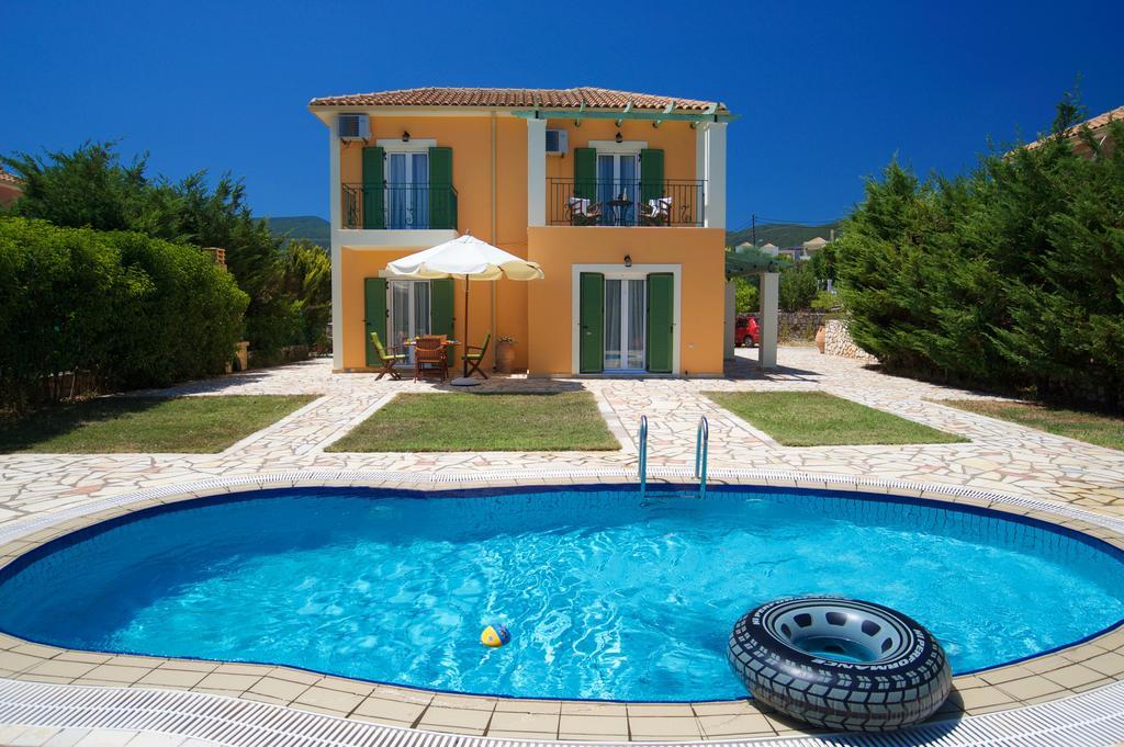 קרבומילוס Iliachtides Villas מראה חיצוני תמונה