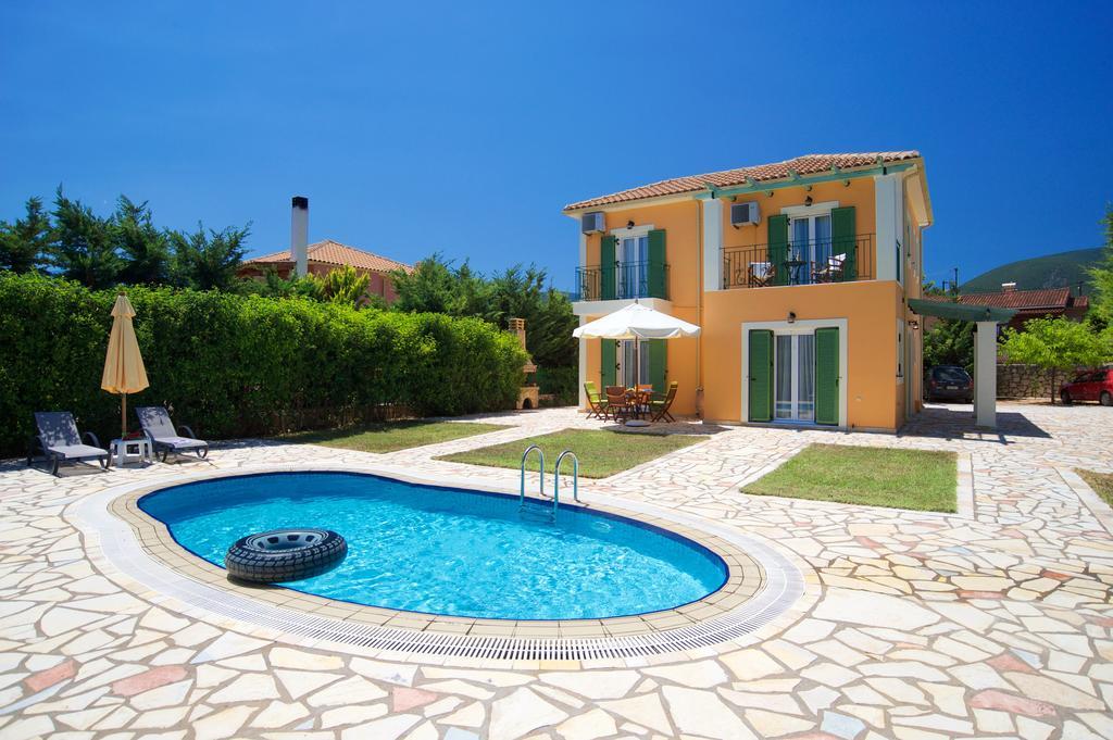 קרבומילוס Iliachtides Villas מראה חיצוני תמונה