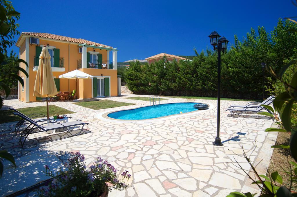 קרבומילוס Iliachtides Villas מראה חיצוני תמונה